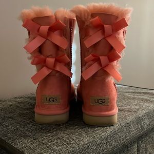 Ugg ribbon back